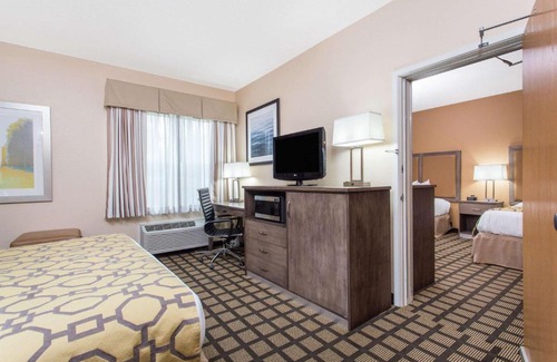 Plymouth Hotel | Baymont by Wyndham Plymouth