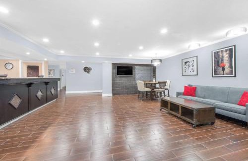 Turners Hotel | Baymont by Wyndham Springfield South Hwy 65