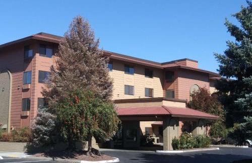 Buena Hotel | Baymont by Wyndham Yakima Riverfront