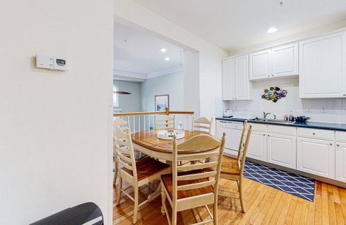 Ocean View House | Bayside at Bethany Lakes condo with fireplace, AC, shared pool & tennis court