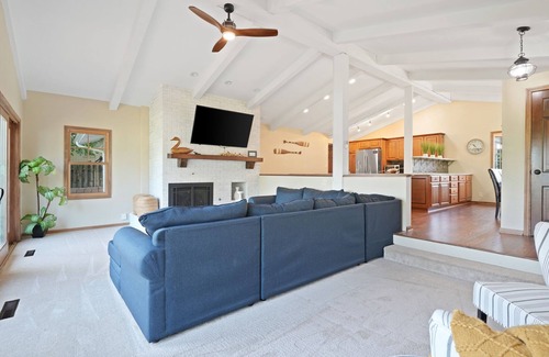 Browns Lake House | Bayside Beach House, Hot tub, Sauna, EV charger