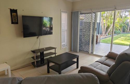 Wynnum Apartment | Bayside Bliss