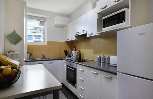 Rushcutters Bay Apartment | BAYSIDE BLISS - PRIVATE & TRANQUIL WITH VIEWS, AIR CONDITIONING AND LIFT