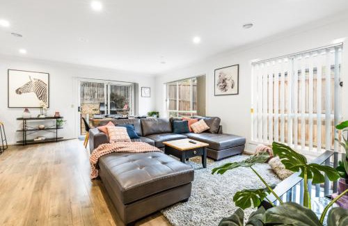 Curlewis House | Bayside luxury!