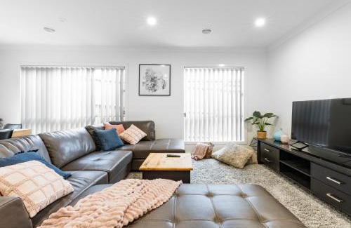 Curlewis House | Bayside luxury!