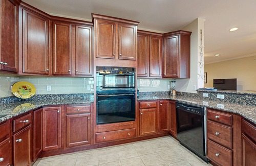 Sun Ridge Condo | Bayside Resort dog-friendly condo with golf, pools, gyms, hot tubs, tennis, AC
