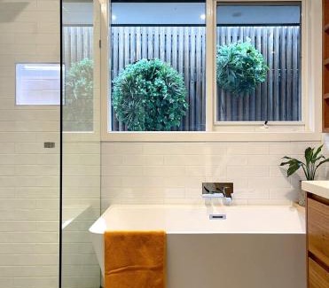 Frankston House | Bayside Retreat near beach and Frankston centre