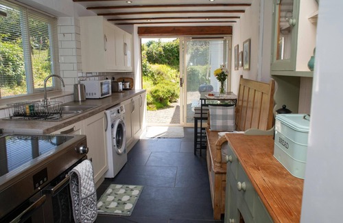 Crymych Cottage | Bayvil, Newport - Four Bedroom Cottage, Sleeps 8