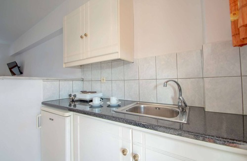 Amoudi Apartment | Baywatch 7 right on the water