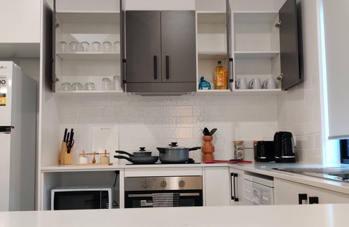 Cleveland House | BAYWATER RETREAT/WALK TO WATER/CENTRAL TO BRISBANE, GOLD COAST & SUNSHINE COAST!
