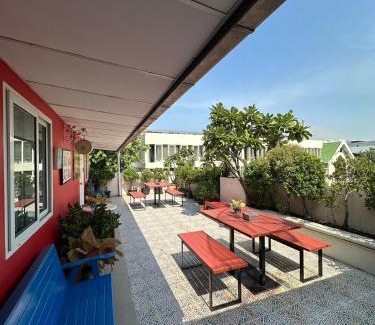 Chana Songkhram House | BB House Phra Athit