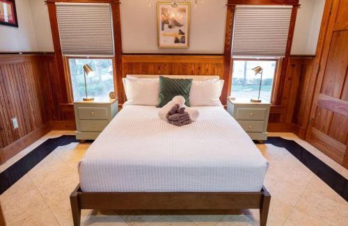 Jacksonville Beach Apartment | Be A Nomad - Stunning Old World Home Top Oceanviews