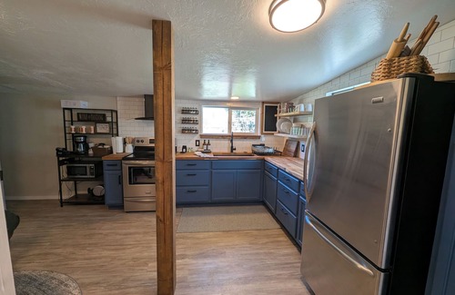 Grants Pass House | BE OUR GUEST!! Charming 1-bedroom house in beautiful Grants Pass