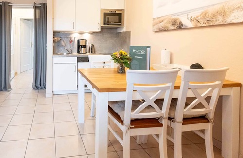 Wenningstedt-Braderup Apartment | Beachfront 3-room apartment with approx. 55 m² under thatch, for up to 4 people