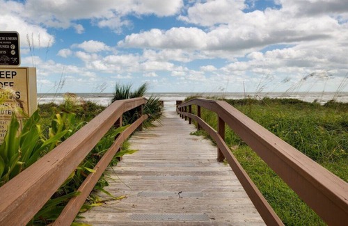 Crescent Beach Condo | Beach Access and Pool at Calm Oasis Condo