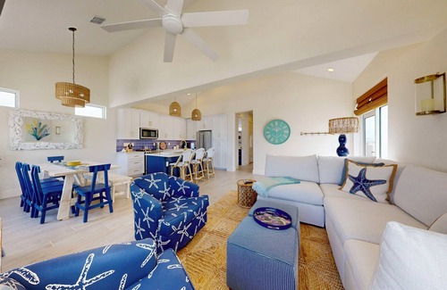 Port Aransas House | Beach Access, Private Hot Tub, Shared Pool