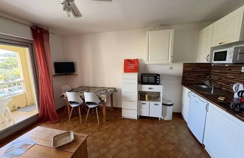 Saint-Mandrier-sur-Mer Apartment | Beach and stores at 300m, all to walk