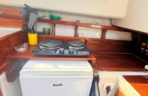 Oeiras Boat Rental | Beach and Surf cosy boat