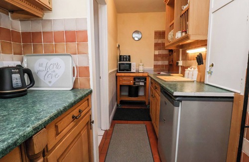 Kinmel Bay Cottage | BEACH APARTMENT, pet friendly, country holiday cottage in Rhyl