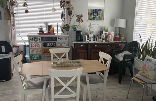 Hollywood South Central Beach Cottage | Beach Art Deco Cottage