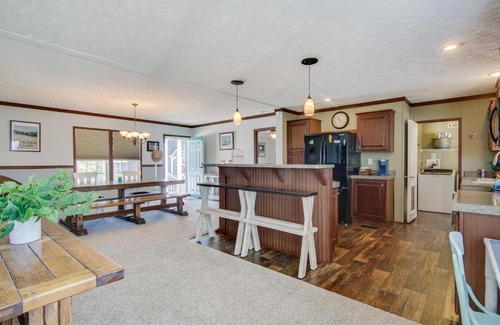 Chincoteague House | Beach Bay Pony Place with Ponies 1 Mi to Water!