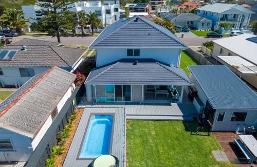 The Entrance North House | Beach Breeze Escape - The Entrance North