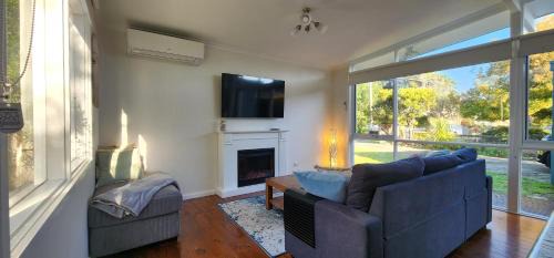 Capel Sound House | Beach Cottage. 100m to the beach 9minutes to Hot Springs. Pet Friendly