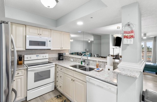 St. Petersburg - Clearwater Condo | Beach Cottage 2204 Condo Direct View of the Gulf