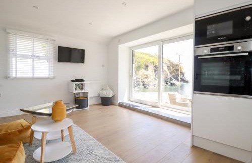 Cadgwith House | Beach Cottage