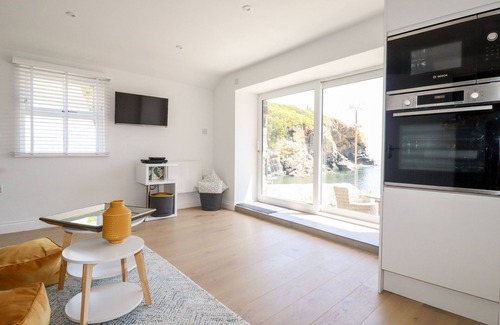 Cadgwith Cottage | BEACH COTTAGE, romantic, luxury holiday cottage in Cadgwith