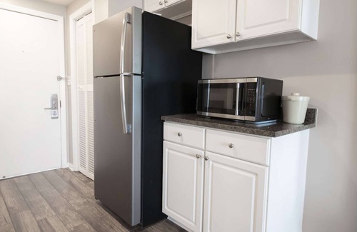Litchfield by the Sea Apartment | Beach Escape | Pool. Restaurant & Free Parking