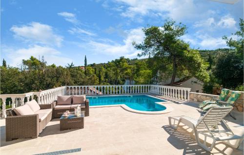 Necujam House | Beach Front Home In Necujam