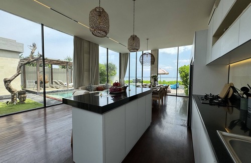 Ketewel Villa | Beach front nakula villa luxury 3 bedroom with private swimming pool & breakfast