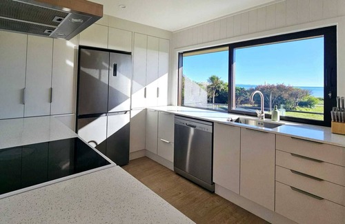 Clifton House | BEACH FRONT - Sunflower Beach House Pohara