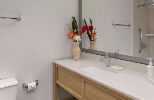 Mission Beach Hotel | Beach Getaway Near SeaWorld, Pacific Beach and Crystal Pier! Onsite Pool!