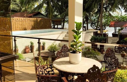 Sawang House | Beach getaway Studio Villa in Lobo