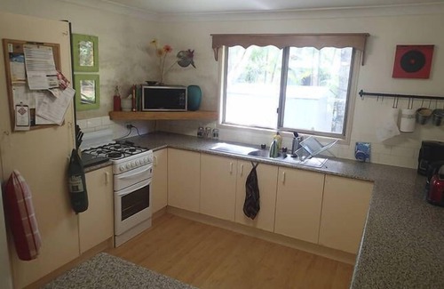 Brisbane Waterfront House | Beach Holiday Home on Coochiemudlo Island with large yard and unlimited WiFi