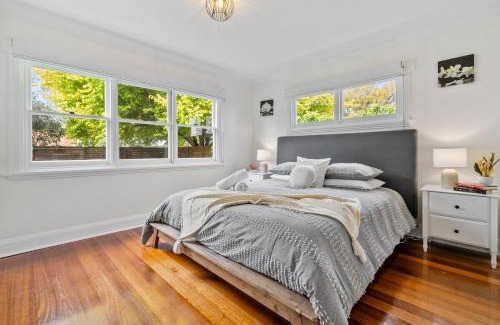 Lauderdale House | Beach Holiday Home-Close to Airport-3 Bed & 2 Bath