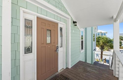 Holiday Beach House | Beach House - Gulf Dream by Panhandle Getaways