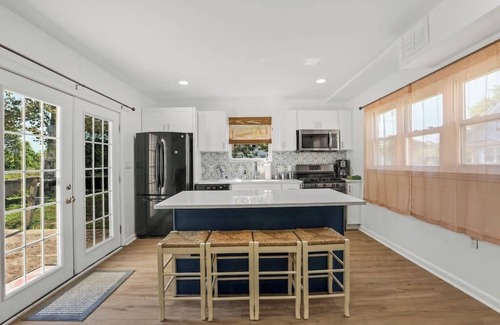 Keansburg House | Beach house-less than 1 minute walk to the beach