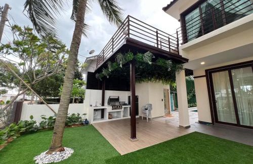 Kampung Bahasa Kapor House | Beach House WaterfrontPoolSaunaHot JacuzziWifi