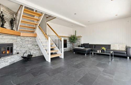 Holmsbu House | Beach House With Multiple Terraces In Holmsbu