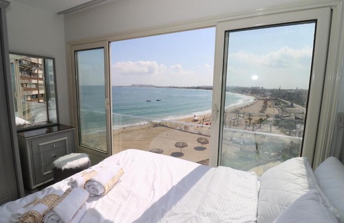 Al-Muntazah Apartment | Beach Luxury Mamoura Private Beach