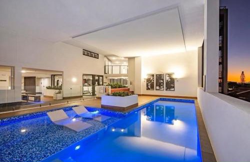 Buddina Apartment | BEACH Luxury Upmarket 2B 2B OCEAN VIEWS 250m to BUDDINA BEACH!