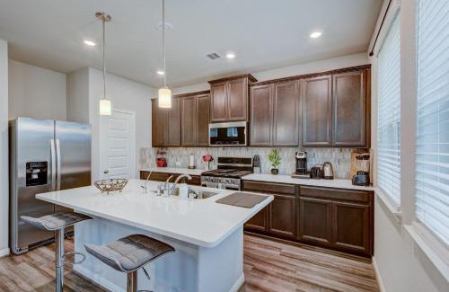 Addicks Villa | Beach Oak Drive Property - Energy Corridor