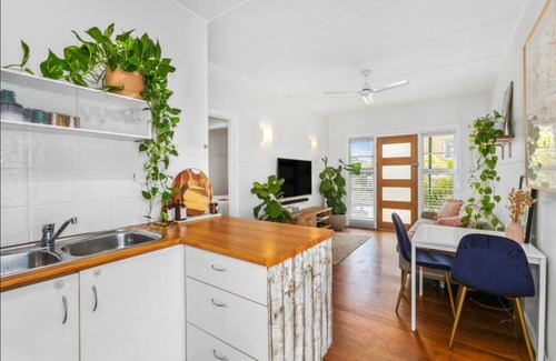 Coolangatta Apartment | Beach Pad close to Airport and Iconic Kirra Beach