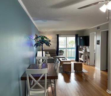North Carolina Coast Apartment | Beach Please*