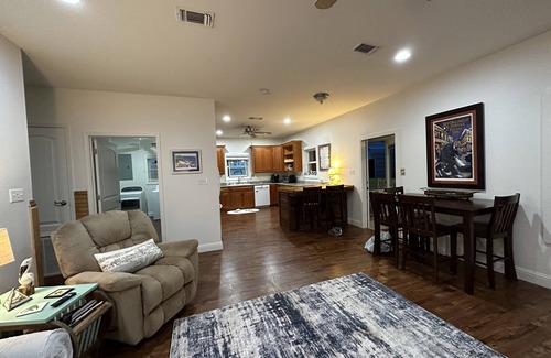 Old Town Cottage | Beach, restaurants, shopping, blocks away