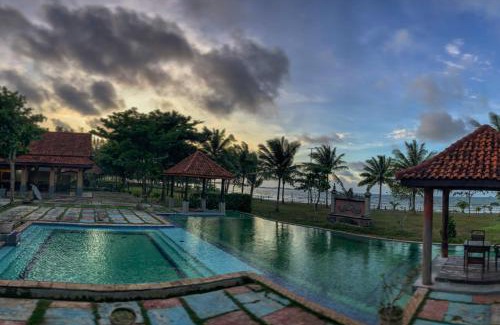 Tanjung Pandan Hotel | Beach Rock Resort Belitung