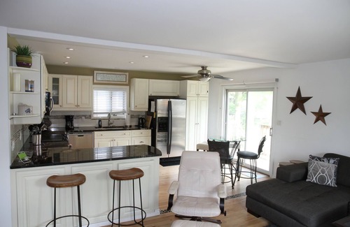 Grand Bend House | Beach Town Cottage Retreat - 3 minute walk to beach